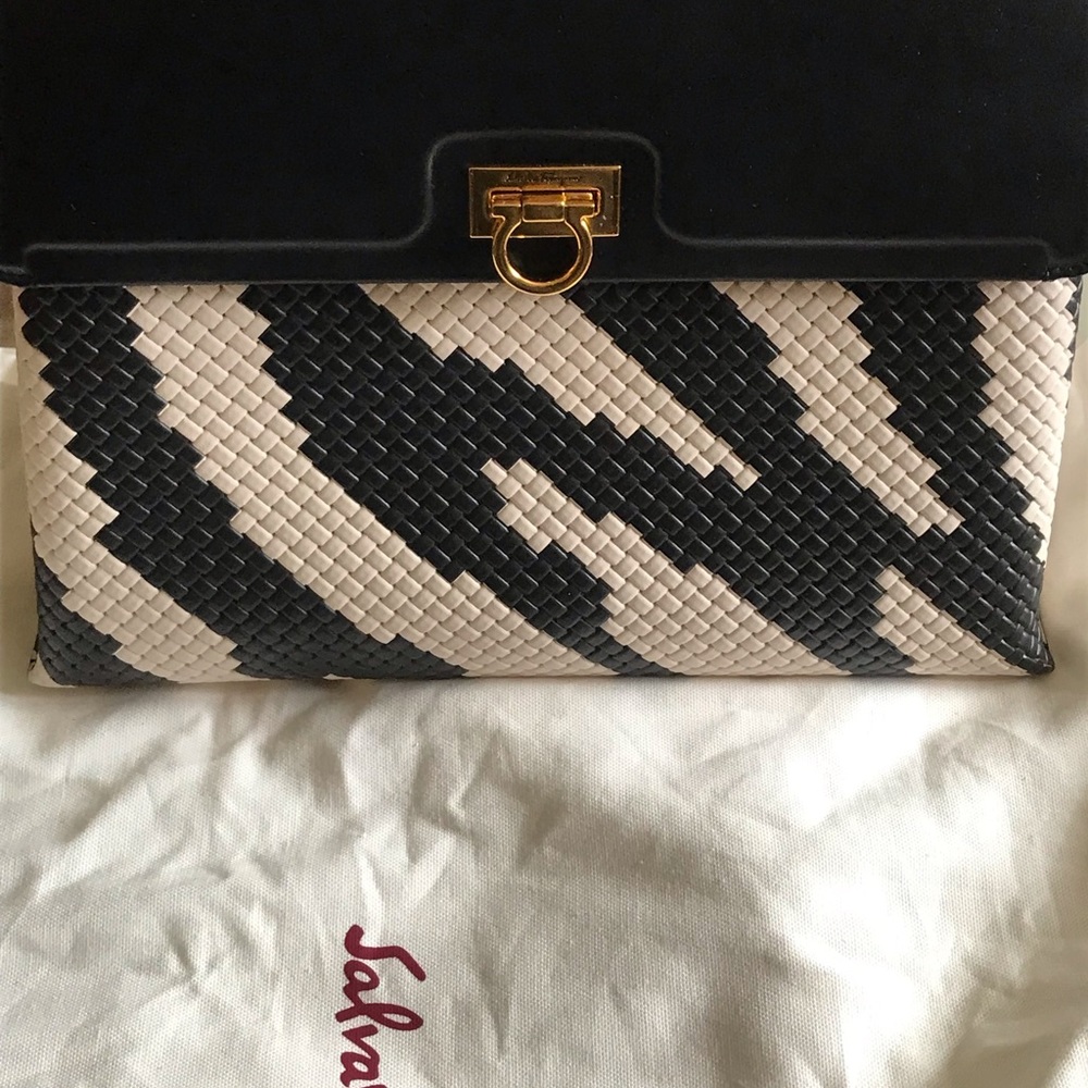 Salvatore Ferragamo Trifolio TH Top Hand… - Picture 11 of 15